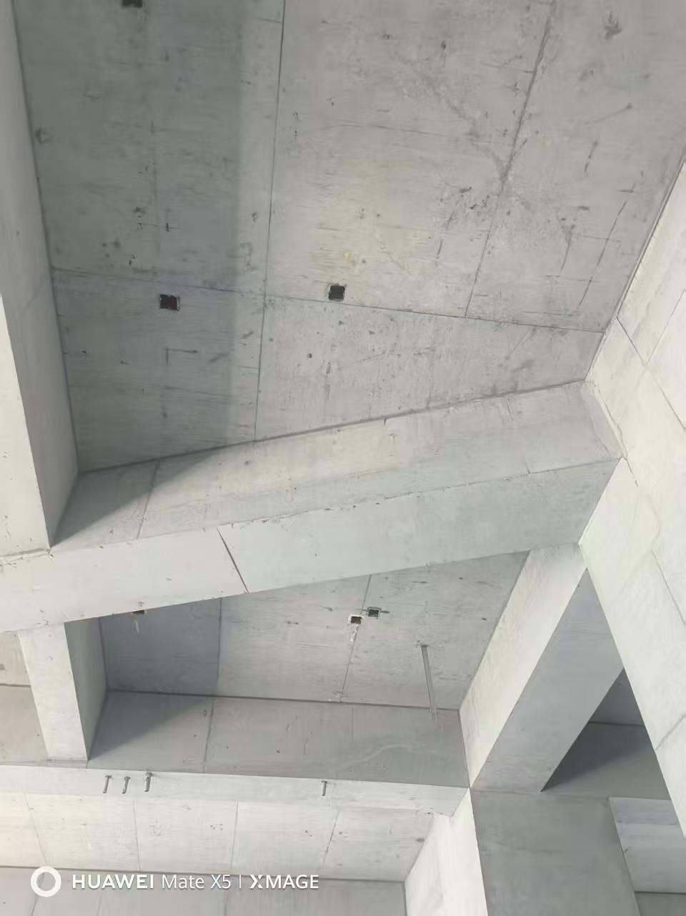 房建顶板色差