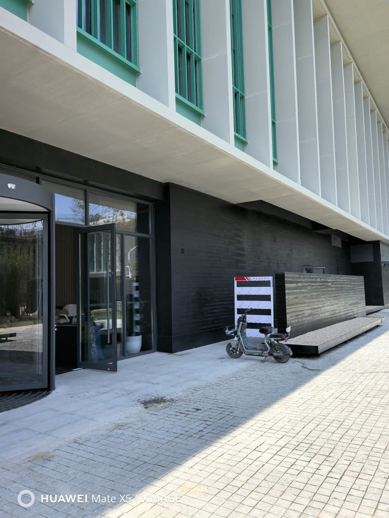 济南园博园黑色木纹清水混凝土保护剂施工现场效果图3