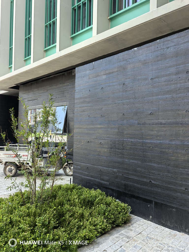 济南园博园黑色木纹清水混凝土保护剂施工现场效果图4