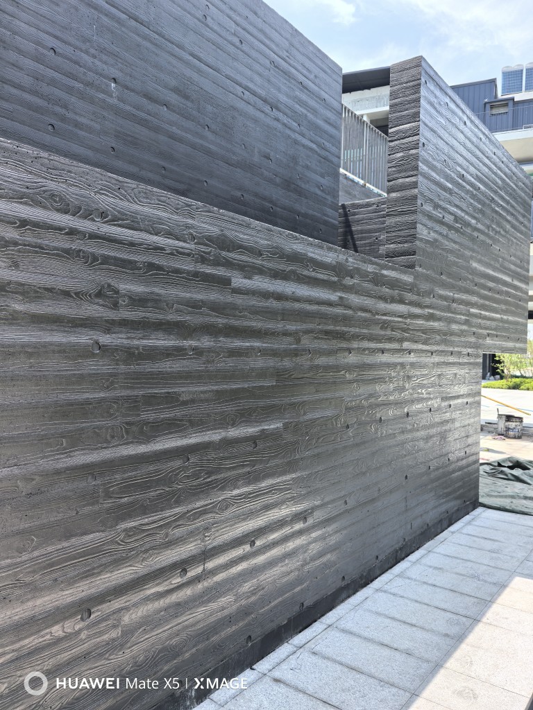 济南园博园黑色木纹清水混凝土保护剂施工现场效果图6