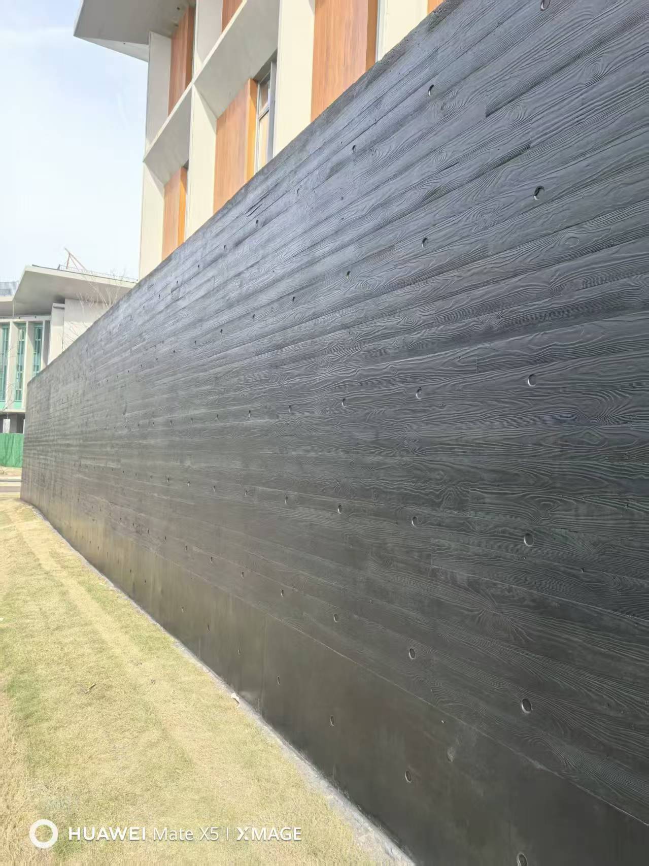 黑色木纹清水混凝土现场图片6