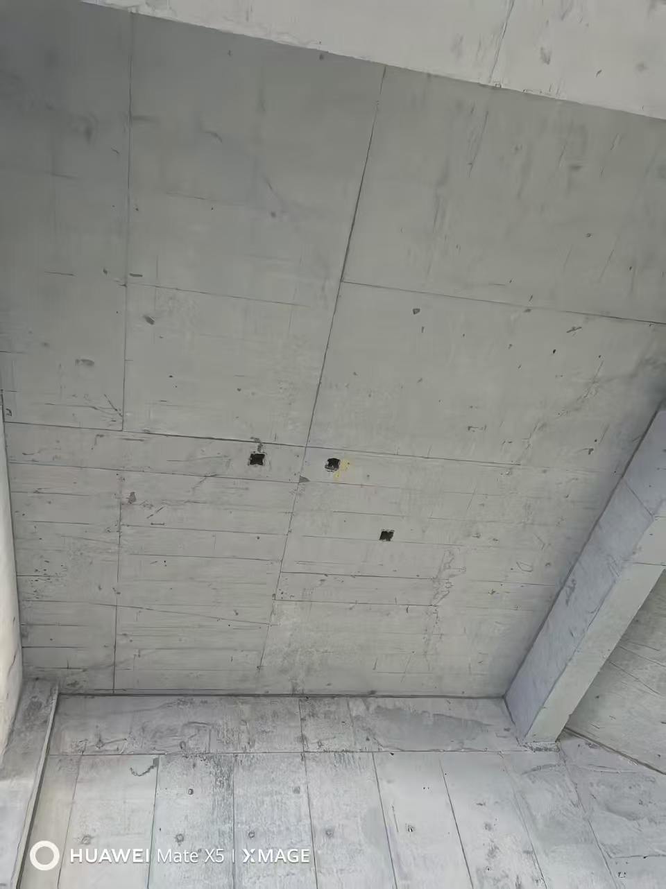 房建顶板色差现场图片2