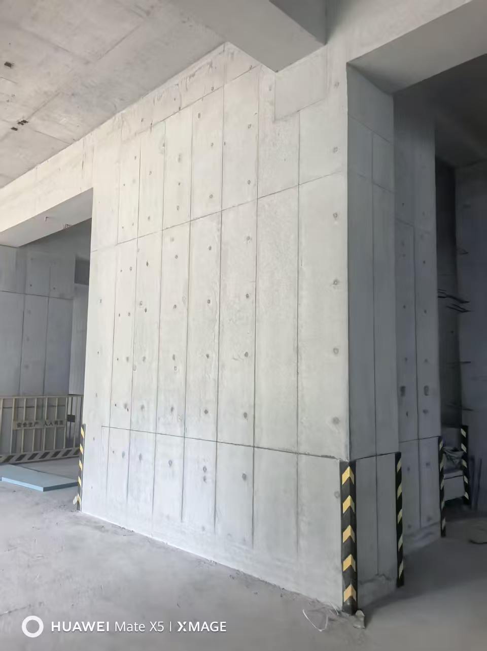 房建顶板色差现场图片6