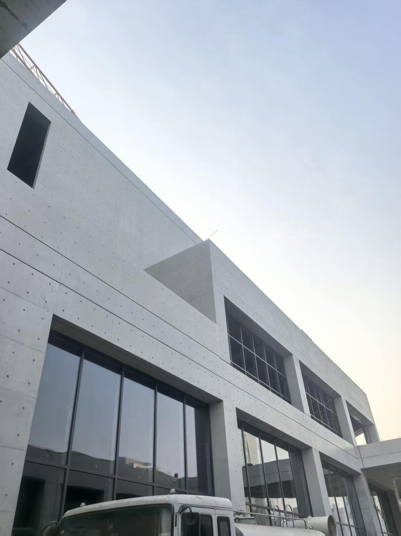 政务大厅外墙清水混凝土现场图片7